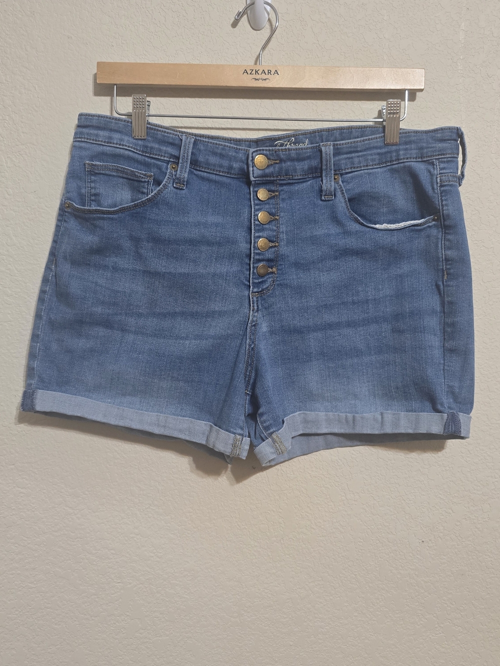 Universal Thread Medium Blue Button-Front Cuffed Denim Shorts Size 16/33